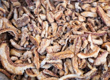 Bir yığın çıtır domuz eti.