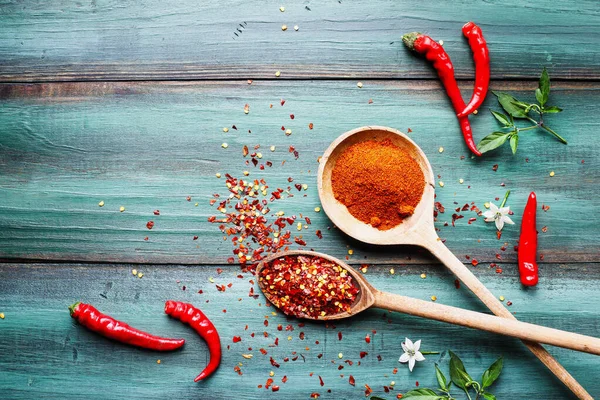 Red Hot Spicy Cayenne Serrano Peppers Both Fresh Dried Seeds — Stock Photo, Image