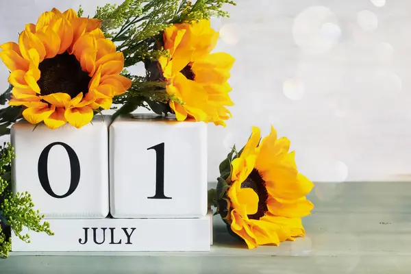 Kanada Dagen Vita Trä Kalenderblock Med Datum Juli Och Vacker Stockfoto