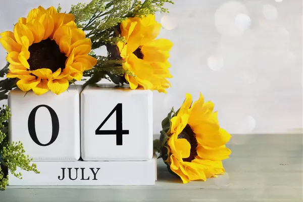 United States Independence Day White Wood Calendar Blocks Date July — Stock Photo, Image