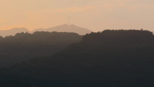 风力发电场在山顶上 — 图库视频影像