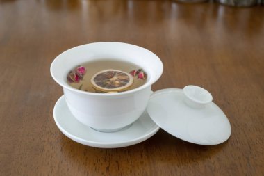 Limonlu Rose Tea 'ye yakın çekim. Çin bitkisel çayı.