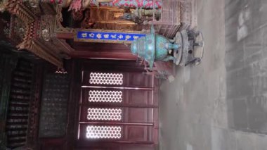 Qing Hanedanı 'nın tahtı. Shenyang 'daki İmparatorluk Sarayı' nda, Liaoning Eyaletinde, Çin 'de..