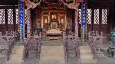 Qing Hanedanı 'nın tahtı. Shenyang 'daki İmparatorluk Sarayı' nda, Liaoning Eyaletinde, Çin 'de..