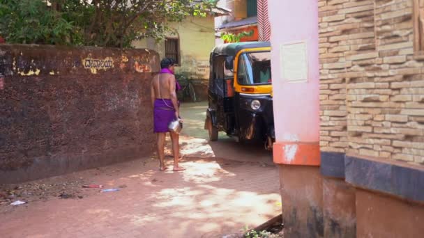 Gokarna Hindistan Şubat 2023 Gokarna Hint Tuk Sokaktaki Insanlar — Stok video