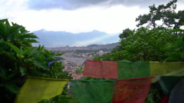 Bandiere Preghiera Buddista Vista Della Città Kathmandu Nepal Sullo Sfondo — Video Stock