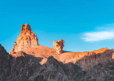 Kazakistan 'ın Almaty kenti yakınlarındaki Charyn Kanyonu' nda güzel bir gün batımı..