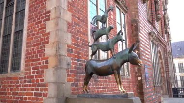 Almanya 'da Bremen Müzisyenleri heykeli.