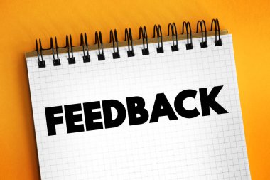 FEEDback - bir ürüne verilen tepkiler hakkında bilgi, bir kişinin geliştirme için temel olarak kullanılan bir görev performansı, not defterindeki metin konsepti