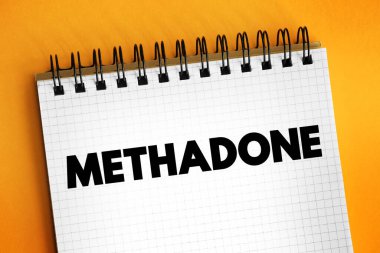 Metadon reçeteli bir opioid uyuşturucudur, not defterinde metin kavramı