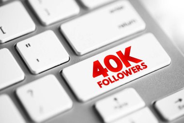 40K takipçileri - sosyal medya platformu veya diğer çevrimiçi platformlarda 40.000 takipçiye ulaşan, klavyede metin kavramı düğmesi