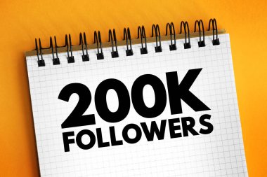 200K takipçileri - sosyal medya platformu veya diğer çevrimiçi platformlarda 200.000 takipçiye ulaşmak, not defterinde metin kavramı