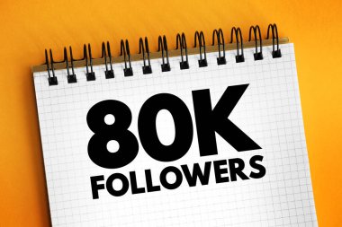80K takipçileri - sosyal medya platformu veya diğer çevrimiçi platformlarda 80.000 takipçiye ulaşan, not defterindeki metin konsepti