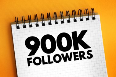 900K takipçileri - sosyal medya platformu veya diğer çevrimiçi platformlarda 900.000 takipçiye ulaşmak, not defterinde metin kavramı