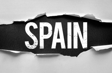 İspanya, yırtık kağıdın altında kalın grunge tarzı tipografiyle yazı yazıyor. İspanyol kültürünü, hedefini, ülke kimliğini, turizmini veya bilgisini temsil eden kavramsal seyahat veya coğrafi görüntü