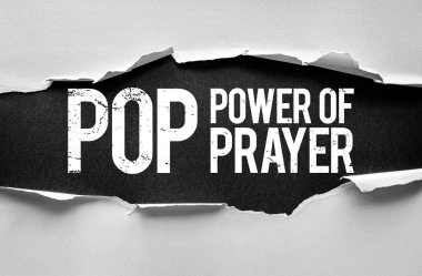 Yırtık kağıt arkaplan ile ilham verici konsept görüntü cesur sıkıntılı metin POP bir kısaltma olarak ortaya çıkarır Dua, inanç, umut, maneviyat, güç ve ilahi bağlantı sembolize