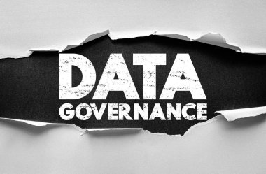 Yırtık kağıt tarzıyla Veri Yönetimi mesajı gösteriliyor. Dijital güvenlik, uyum, düzenlemeler, bilgi sistemleri ve strateji için iş teknolojisi kavramı