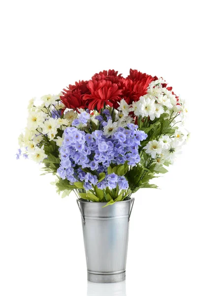 Arrangement Von Künstlichen Blumen Metalltopf — Stockfoto