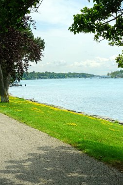 St. Clair Nehri ve Ontario Geyik Adası manzarası 