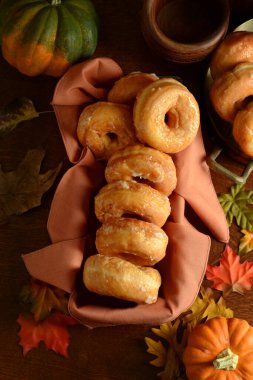 Yüksek Açılı Sonbahar Balkabağı Donutları Görünümü