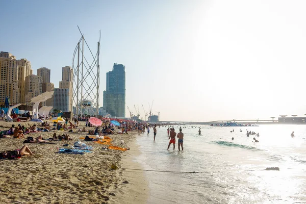 Dubai Emiratos Árabes Unidos Febrero 2018 Playa Llena Gente Jumeirah —  Fotos de Stock