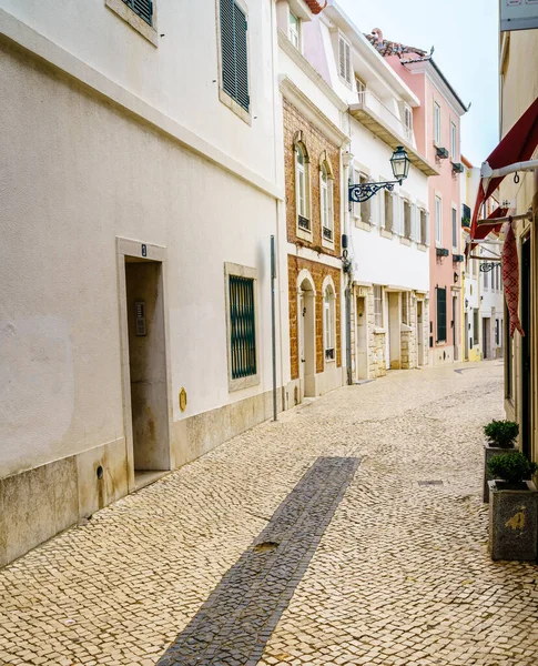 ポルトガルのカスカイスにある歩行者用石畳の通り — ストック写真