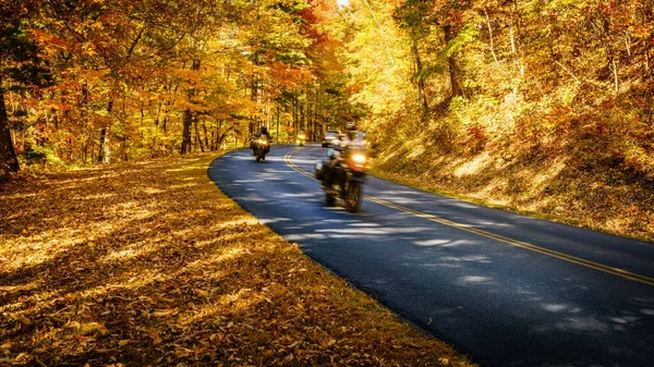 Group Motorcyclists Blue Ridge Parkway North Carolina Fall — 图库照片