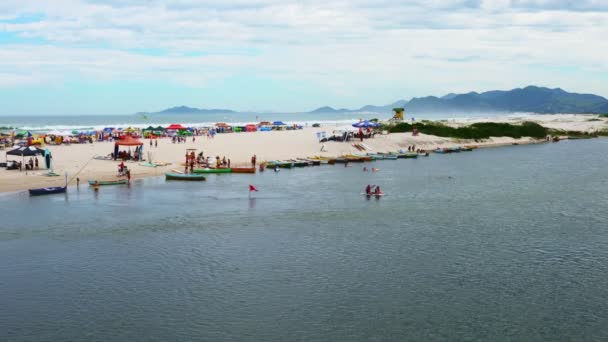 Rio Madre Separa Playa Praia Guarda Embau Del Continente — Vídeos de Stock