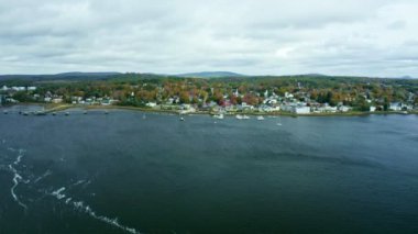 Maine 'deki tarihi Bucksport kasabasının havadan görünüşü