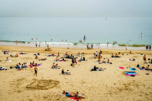 Cascais Portugal October 2016 People Enjoying Last Warm Days Beach — 스톡 사진