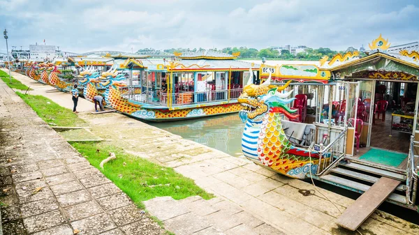 Hue Vietnam Noviembre 2022 Los Barcos Turísticos Están Estacionados Orillas — Foto de Stock