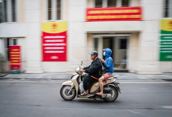 Hanoi Wietnam Listopada 2022 Scooter Przechodzi Obok Biura Partii Buiding — Zdjęcie stockowe