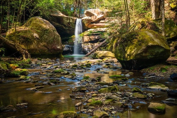 ケンタッキー州ジャクソン郡のフラットリック滝の長い露出画像 — ストック写真