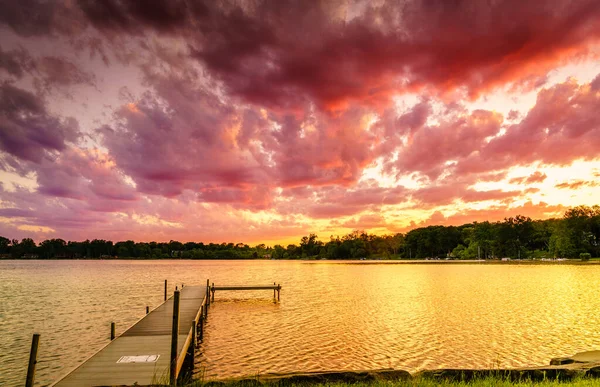 Dramatyczny Zachód Słońca Nad Wing Lake Bloomfield Township Michigan — Zdjęcie stockowe