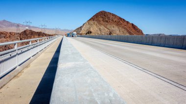 Otoyol I-11, Mike O CallaghanPat Tillman Memorial Köprüsü üzerinde, Nevada Hoover Barajı üzerinde.