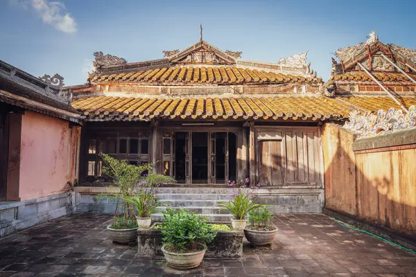 Традиционная Вьетнамская Архитектура Месте Гробницы Дук Хюэ Вьетнам — стоковое фото