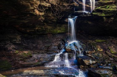 Kentucky 'deki McCammon Branch Falls' un uzun soluklu görüntüsü.