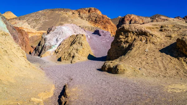 Wanderweg Durch Die Vulkanvorkommen Von Artists Palete Death Vallley Nationalpark Stockfoto