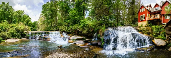 Panoramablick Auf Lebende Gewässer Und Wasserfälle North Carolina lizenzfreie Stockfotos