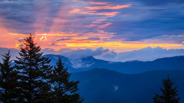 Malerischer Sonnenaufgang Den Smokey Mountains Vom Blue Ridge Parkway Aus lizenzfreie Stockfotos