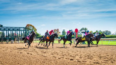 Keeneland, Lexington, Kentucky, 18 Ekim 2023: Keenealand Sonbahar Yarışı Yarışı 4.