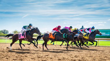 Keeneland, Lexington, Kentucky, 18 Ekim 2023: Keenealand Sonbahar Yarışı Yarışı 4.