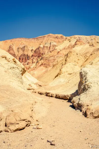 Wanderweg Durch Den Golden Canyon Mit Blick Auf Die Felsformationen Stockfoto