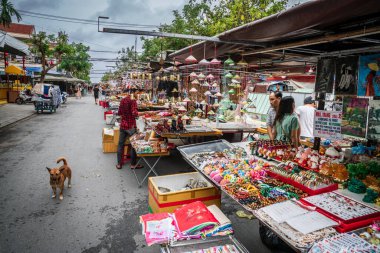 Hoi An, Vietnam, 20 Kasım 2022: Hoi An, Vietnam 'daki büyük sokak pazarı