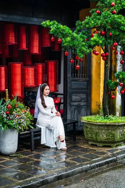 Hoi Vietnam November 2022 Eine Junge Frau Brautkleid Posiert Vor Stockbild