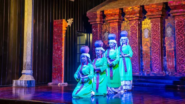 Mein Sohn Vietnam November 2022 Darstellerinnen Demonstrieren Traditionellen Khmer Tanz Stockbild