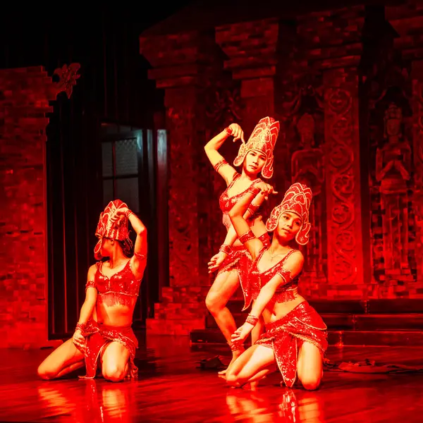 Son Vietnam November 2022 Female Performers Show Traditional Khmer Dance Stock Obrázky