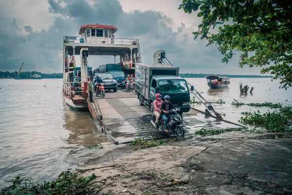 Vietnam Noviembre 2022 Llegada Ferry Terminal Dinh Khao Sur Vietnam Imágenes De Stock Sin Royalties Gratis