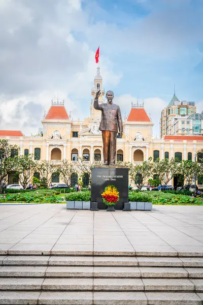 Ciudad Chi Minh Noviembre 2022 Estatua Chi Minh Frente Edificio Fotos De Stock Sin Royalties Gratis