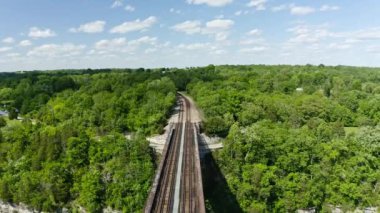 Kentucky 'deki High Bridge demiryolu köprüsünün ve Kentucky Nehri' nin havadan manzarası.